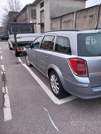 Opel Astra Familiare 