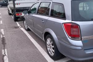 Opel Astra Familiare 
