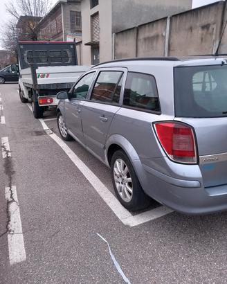 Opel Astra Familiare 
