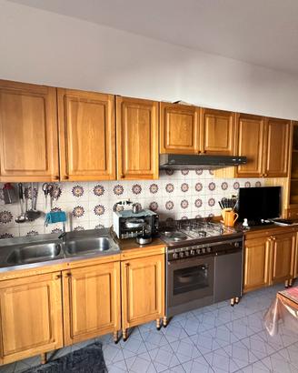 Cucina completa di elettrodomestici