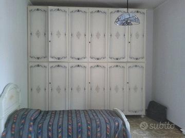 In centro due posti letto in grande camera