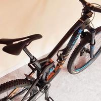 Bici MTB Canyon Strive CF 8.0 RACE carbonio