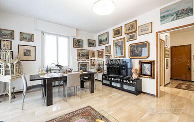 3 LOCALI DI 100 MQ CIN BALCONE CANTINA E BOX