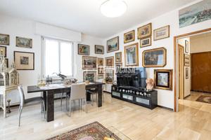 3 LOCALI DI 100 MQ CIN BALCONE CANTINA E BOX