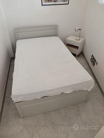 Cameretta completa di letto e comodino