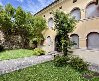 4 LOCALI A ISOLA VICENTINA