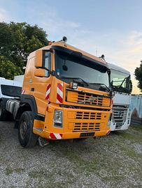 Trattore stradale 4X4 VOLVO FH 13 480 euro 5