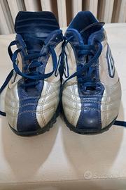 Umbro Kontakt, Scarpe Calcetto41+Parastinchi omagg