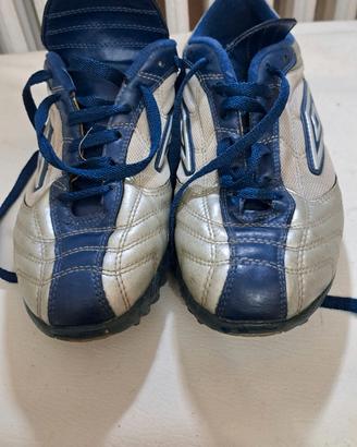 Umbro Kontakt, Scarpe Calcetto41+Parastinchi omagg