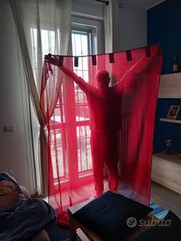 tende rosse da porta finestra