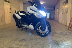 Tmax 500 black White