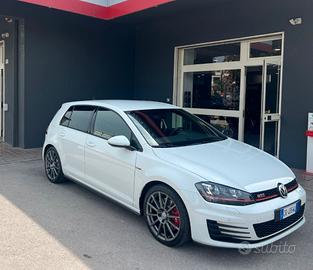 VW Golf GTI 230 CV performance 