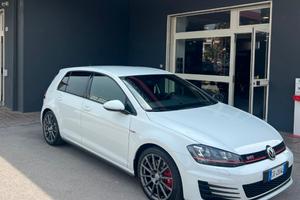 VW Golf GTI 230 CV performance 