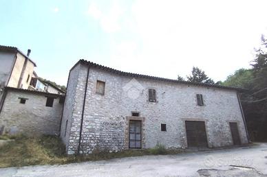 5 LOCALI A SPOLETO