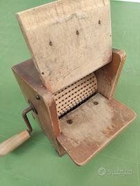 Vecchia grattugia in legno