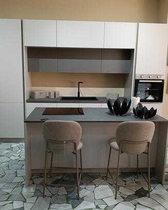 Cucina con isola moderna