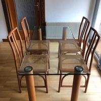 Tavolo in cristallo con sedie