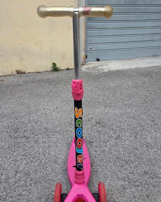 monopttino scooter  rosa