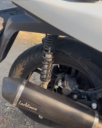 Leovince dark Sh 125