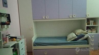 Letto a ponte con armadi
