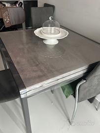 Tavolo 90x90 allungabile con sedie