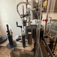 Etichettatrice bottiglie vino