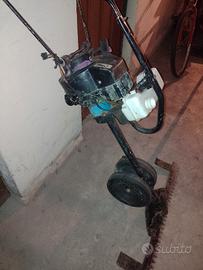 Motofalciatrice a 2 tempi, miscela da sistemare 