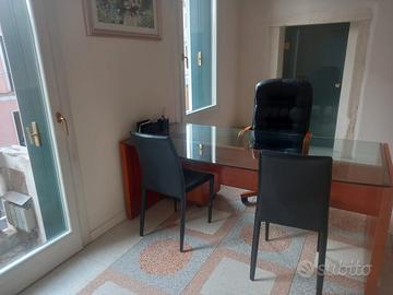 Stanza uso ufficio/studio