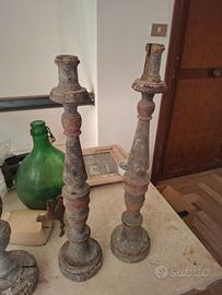 Coppia di candelieri antichi in legno tornito