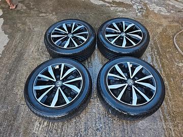 cerchi in lega con gomme Volkswagen t-roc 17