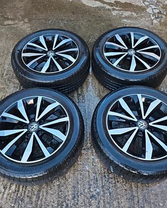 cerchi in lega con gomme Volkswagen t-roc 17