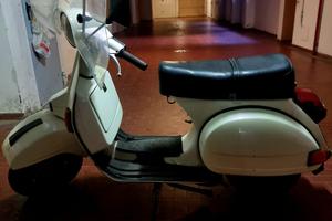 Vespa 125 Px 125 Arcobaleno anno 1983
