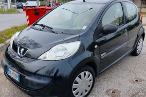 Peugeot 107  5 porte benzina 1.0 cilindrata 