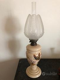 Lume antico in vetro opaline