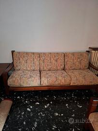 Divano, poltrone e tavolo salotto legno massello