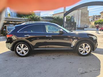 Infiniti QX70 3.0