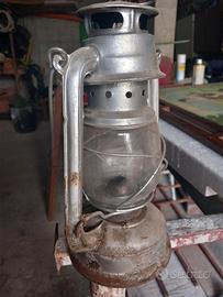 vecchia lampada petrolio luce  lume taverna 