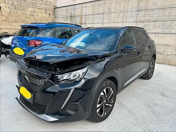 Peugeot 2008 024 sinistrato incidentato PureTech 1