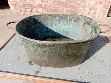 Bacinella antica in rame con doppio manico