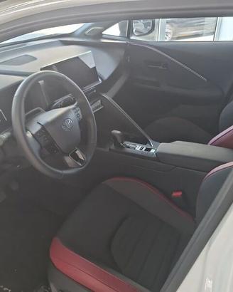 Toyota C-HR Plug-in Hybrid 220 Lounge Hero