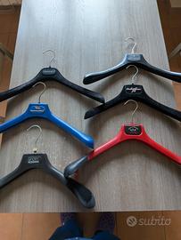 6 grucce appendiabiti firmati Versace sport Misson