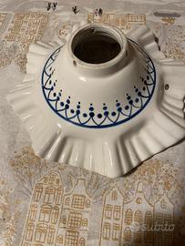 Vecchio paralume in ceramica