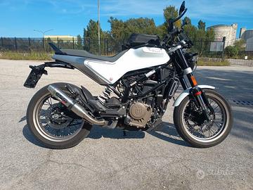 Husqvarna Vitpilen 401 + kit Svartpilen