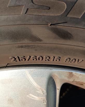 5 Pneumatici 215 60 r17 4 stagioni come nuove