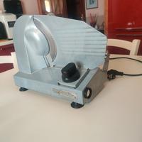 affettatrice elettrica in acciaio