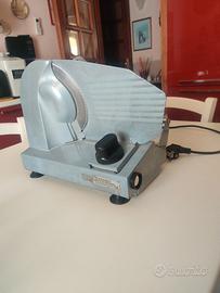 affettatrice elettrica in acciaio