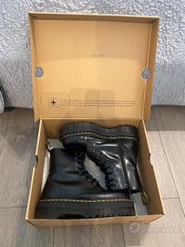 Dr. Martens Stivali Platform Jadon in pelle smooth