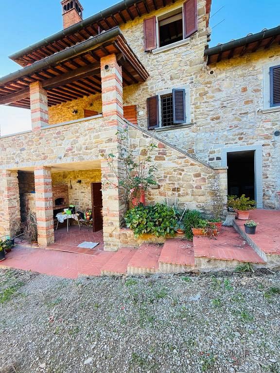Villa di 1250 m² con più di 5 locali a Arezzo