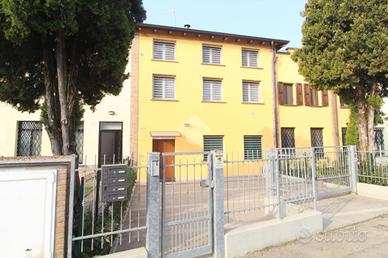 4 LOCALI A CADELBOSCO DI SOPRA