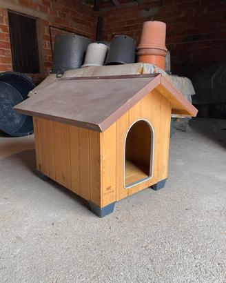 Cuccia per cane in legno